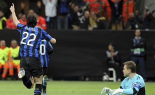 Diego Milito célèbre son but contre le CSKA en quart-de-finales aller de la Ligue des Champions