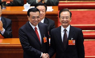 Li Keqiang a été désigné vendredi Premier ministre, au lendemain de la nomination à la présidence chinoise de Xi Jinping par le parlement qui parachève la transition au pouvoir d'une nouvelle équipe chargée de conduire la deuxième puissance mondiale pour les 10 ans à venir.