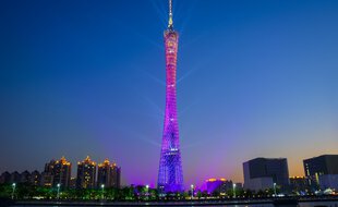 La Tour de télévision et de tourisme de Canton mesure 600 mètres de haut.