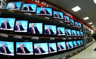 "Crédit express, en une heure": alléchés par ce type d'annonces omniprésentes dans les rues de Moscou, comme par les offres des grandes banques, les Russes accumulent les prêts à des taux parfois extravagants
