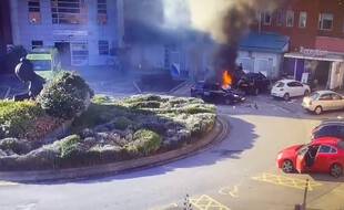 Le chauffeur du taxi avait bloqué le terroriste dans son véhicule, l'empêchant de se faire exploser dans l'hôpital.