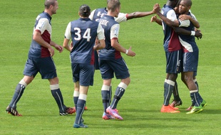 Les joueurs girondins fêtent l'égalisation de Diego Rolan contre Bastia, le 31 août 2014.