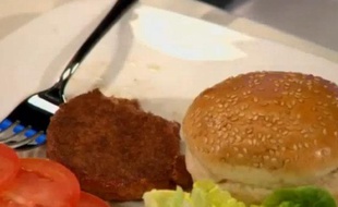 Le premier steak «in vitro» a été dégusté lundi 5 août 2013 à Londres.