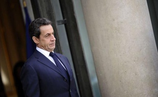 Sous la menace d'une dégradation de deux crans de sa note, contre un seul pour les cinq autres "triple A" européens, la France paie, selon les économistes unanimes, le prix de la dérive de ses finances publiques et de perspectives économiques ténébreuses.