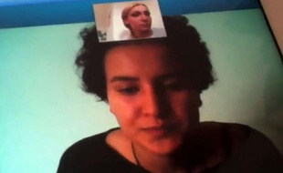 La lycéenne tunisienne Amina, qui avait publié sur internet des photos d'elle seins nus à la manière du groupe féministe Femen, a affirmé avoir fui sa famille après avoir été séquestrée et maltraitée dans une vidéo diffusée lundi.