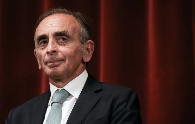 Et Eric Zemmour, dans tout ça ? Le patron de Reconquête n’est pas encore officiellement lancé dans la course à l’Elysée. Mais cette semaine, il indiquait : « Je m’y prépare et j’observe » (un gros indice, donc).