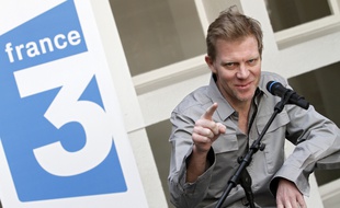 Lille, le 2 juillet 2011. Hervé Ghesquière, journaliste de France Télévision retenu en otage en Afghanistan entre le 29 décembre 2009 et le 29 juin 2011 en compagnie de son collègue Stéphane Taponier, est de retour dans sa région natale. Ici au siège de France 3 Nord Pas-de-Calais, où il donne une conférence de presse.