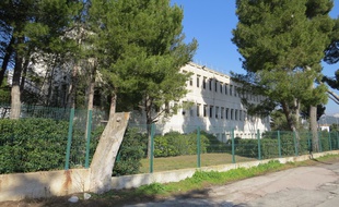 Des associations contestent un projet immobilier au pied du parc des calanques.