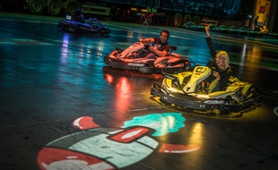 Les pilotes de Battlekart interagissent avec un décor virtuel.