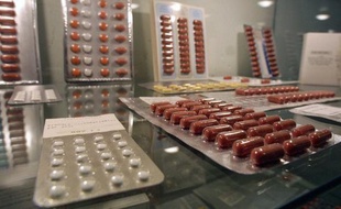 Le Mediator, un médicament pour diabétiques en surpoids des laboratoires Servier, interdit depuis novembre 2009, aurait causé la mort de quelque 500 personnes, selon l'Agence des produits de santé (Afssaps), citant lundi soir une estimation de la Caisse d'assurance maladie.