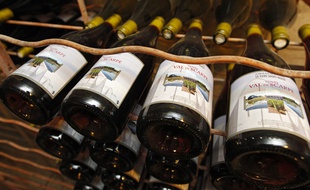 Illustration de bouteilles de vin.