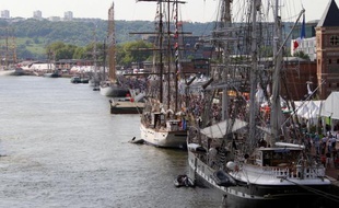 Les premiers navires de l'Armada de Rouen ont commencé à accueillir le public jeudi, à l'image du géant russe Kruzenshtern, au premier jour de ce rassemblement de grands voiliers organisé tous les cinq ans et qui doit attirer des millions de curieux jusqu'au 16 juin.