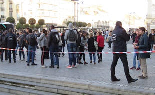 Des agents du Star sont présents à la station République pour orienter les voyageurs.