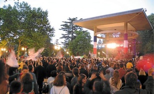 Du QG de l'UMP, où le coup est dur à encaisser, à la Comédie où la fête commençait en passant par la mairie, Montpellier a vibré dimanche soir.