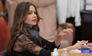 Sofia Vergara se fait les ongles à Los Angeles le 9 décembre 2011.