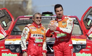 Luc Alphand (à droite) et son co-pilote Gilles Picard, lors du rallye d'Europe Centrale le 20 avril 2008.