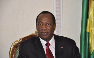 Le président burkinabè Blaise Compaoré et cinq autres chefs d'Etat de la région ont retrouvé samedi à Ouagadougou les "forces vives" du Mali pour un sommet destiné à installer un "gouvernement consensuel", mais en l'absence des autorités maliennes de transition.