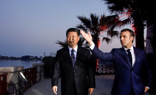 Emmanuel Macron et le président chinois Xi Jinping à Beaulieu-sur-Mer (Alpes-Maritimes), le 24 mars 2019.