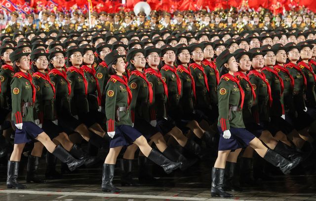 Différentes unités se sont succédé sur la place Kim Il Sung.