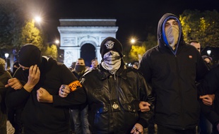 Des policiers lors d'une manifestations à Paris, le 20/10/2016.Credit:LEWIS JOLY/SIPA