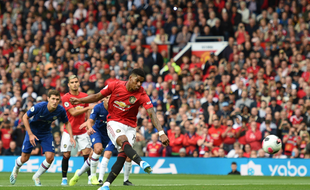Marcus Rashford ouvre le score avec Manchester United contre Chelsea.