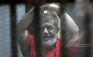 L'ancien président égyptien Mohamed Morsi le 7 mai 2016 au Caire