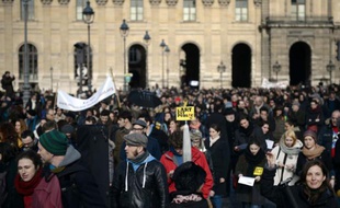 La manifestation jeudi 27 février contre la réforme de l'assurance chômage telle que proposée par le patronat s'est terminée devant le siège du Medef.
