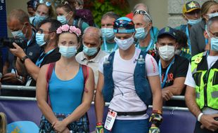 Aux côtés de sa compagne avant le départ de l'UTMB vendredi, Hruska Zdenek a rendu un vibrant hommage à son ami décédé deux jours plus tôt durant la TDS.