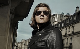 Le chanteur Rover a enregistré un second album Let It Glow