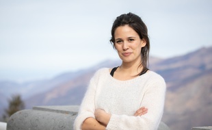 Lucie Lucas est bien connue pour son rôle dans la série Clem, diffusée sur TF1. Elle est candidate sur la liste écologiste de Daniel Cueff en Bretagne.