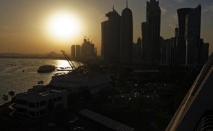 Le Qatar a rappelé jeudi son ambassadeur en Egypte à la suite d'un différend survenu lors d'une réunion de la Ligue arabe sur les raids aériens égyptiens
