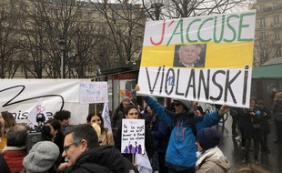 Photo de la contre-cérémonie des César, organisée par une petite dizaine d'associations féministes, le 28 février 2020.