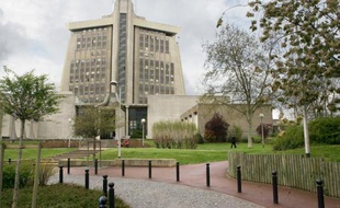Vue générale du tribunal de grande instance de Créteil en 2005