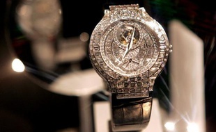 Le chiffre d'affaires du spécialiste suisse du luxe Richemont a fortement progressé au troisième trimestre de son exercice décalé, profitant notamment de l'appétit asiatique en montres et bijoux, a-t-il annoncé lundi.