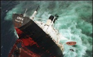 Autre rendez-vous judiciaire de Total, le procès de l'Erika devant le tribunal correctionnel de Paris dans lequel le pétrolier est mis en cause débutera le 12 février et devrait se terminer le 13 juin.