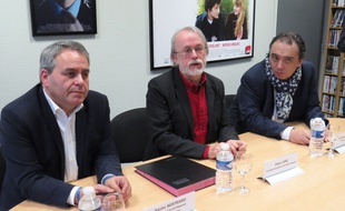 A Tourcoing, le 21 janvier 2017 - Signature de la convention pour organiser les Emile Awards a Lille avec Xavier Bertrand, president de la region Hauts-de-France, Peter Lord, president de l'European Animation Awards et Gullaume Delbar, president de Pictanovo et mare de roubaix.