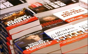 L'élection présidentielle inspire les écrivains, qui débattent de la campagne électorale au Salon du livre de Paris, et ne ménagent pas les candidats: "paranoïaques", "incultes", opportunistes...