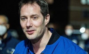 L'astronaute Thomas Pesquet sur le tarmac de l'aéroport de Cologne en Allemagne, le 9 novembre 2021.