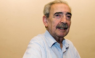 Le poète argentin Juan Gelman en 2008.