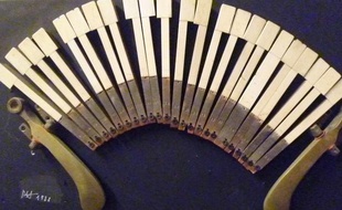 Eventail, 1988, Métal, bois et encre de Chine sur bois
