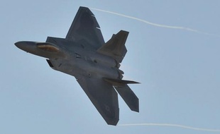 La Corée du Sud a promis lundi une "violente riposte" en cas de "provocation" de la Corée du Nord, avec le soutien des Etats-Unis qui ont déployé des avions de chasse furtifs F-22 sur fond de vives tensions avec le régime nord-coréen dont le Parlement devait se réunir ce jour.