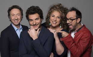 Amir (2e en partant de la gauche), candidat de la France à l'Eurovision 2016 entouré de Stéphane Bern, Marianne James et Jarry, qui commenteront les demi-finales et/ou la finale.
