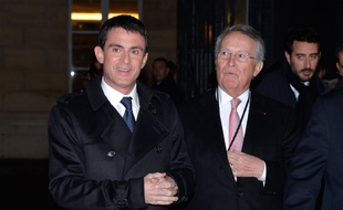 Le Premier ministre Manuel Valls aux côtés de Henri Nallet, ancien ministre de la Justice.