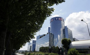 Le groupe TF1 est entré "en négociation exclusive" avec la société française Newen "afin de nouer un partenariat dans le domaine de la production et de la distribution de droits audiovisuels"