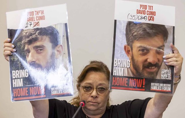 Ces frères israélo-argentins ont été enlevés au kibboutz Nir Oz. Leur famille est celle qui a compté le plus d’otages (huit, dont six ont été libérés). Le réalisateur israélien Tom Shoval a présenté en février à la Berlinale le film « Lettre à David », qui rend hommage à David Cunio.