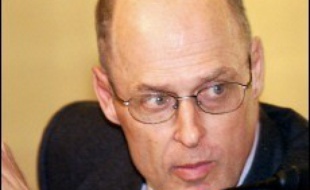 Le président américain George W. Bush va annoncer ce mardi le remplacement de John Snow comme secrétaire au Trésor par Henry Paulson, actuel PDG de la banque d'affaires Goldman Sachs, a indiqué un haut responsable de l'administration.