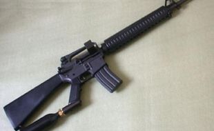 Image d'un M-16, le fusil d'assaut de l'armée américaine. Un des deux interpellés était en possession de cette arme.
