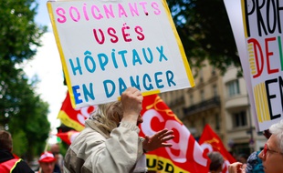 Rassemblement devant le Ministère de la Sante a l occasion de la journée de mobilisation pour l hôpital.
