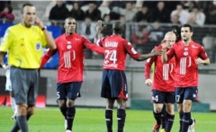 Les Lillois se congratulent après leur victoire en terre grenobloise, samedi.
