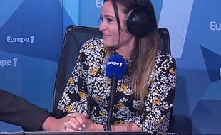 Capucine Anav a terminé son intervention en pleurs, les mains dans celle de Guy Carlier.